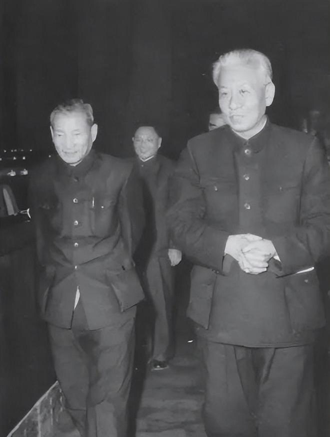 红卫兵运动结束时间_红卫兵运动名词解释_红卫兵运动