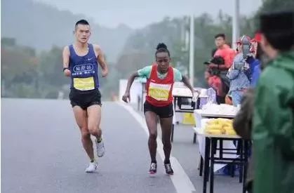 中国首届马拉松_马拉松中国记录保持者_马拉松中国选手排名