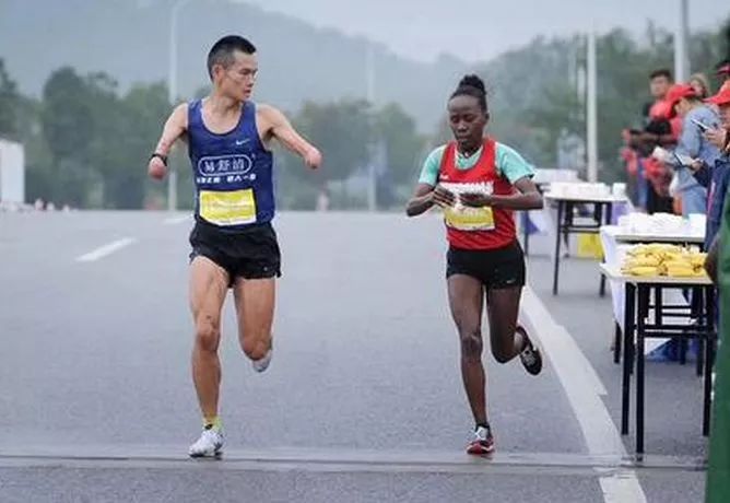 马拉松中国选手排名_中国首届马拉松_马拉松中国记录保持者